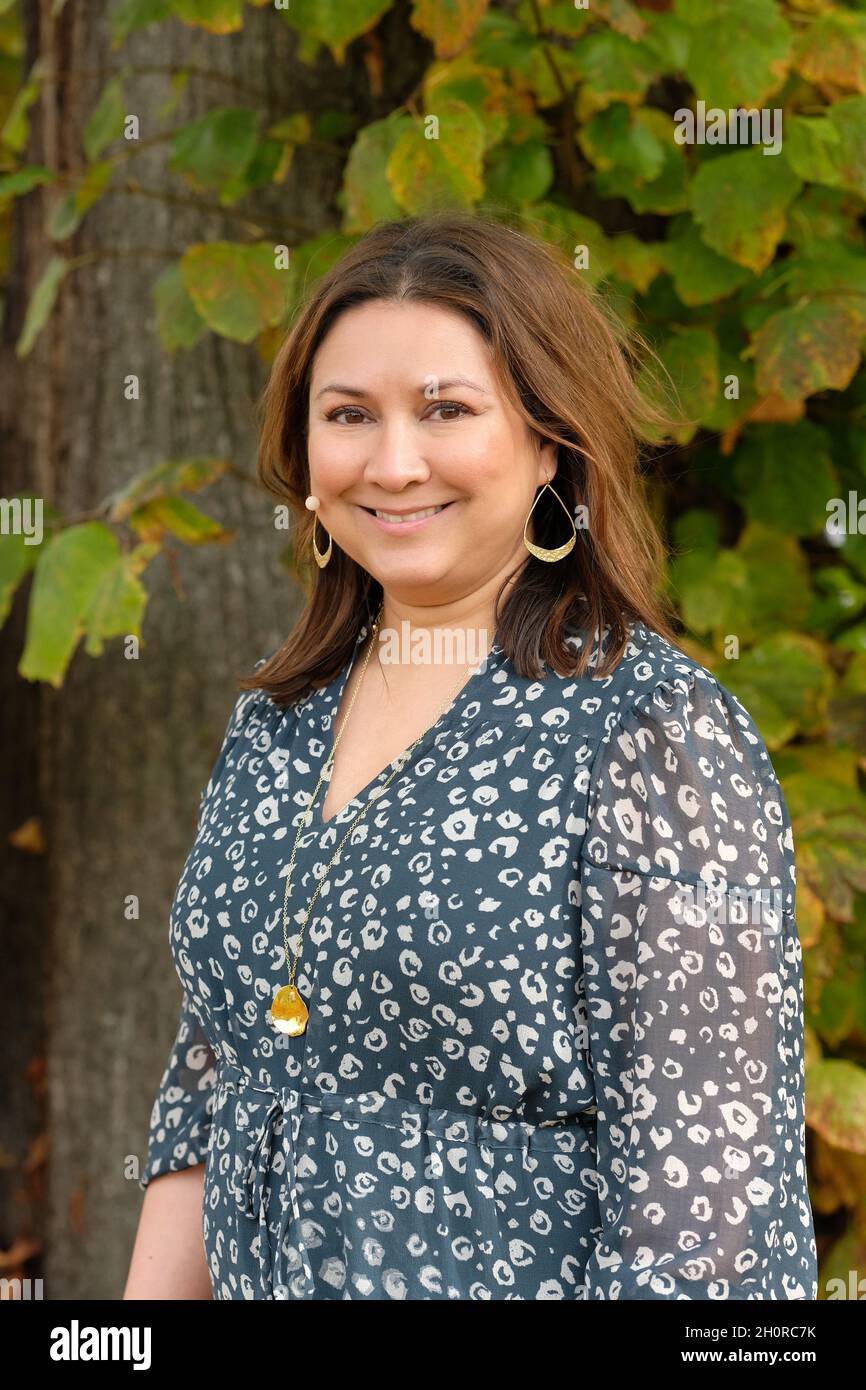 Cheltenham Literature Festival, Cheltenham, Großbritannien - Donnerstag, 14. Oktober 2021 - Ayesha Hazarika ehemaliger Parteiberater der Labour Party in Cheltenham - das Festival läuft bis Sonntag, 17. Oktober - Foto Steven May / Alamy Live News Stockfoto