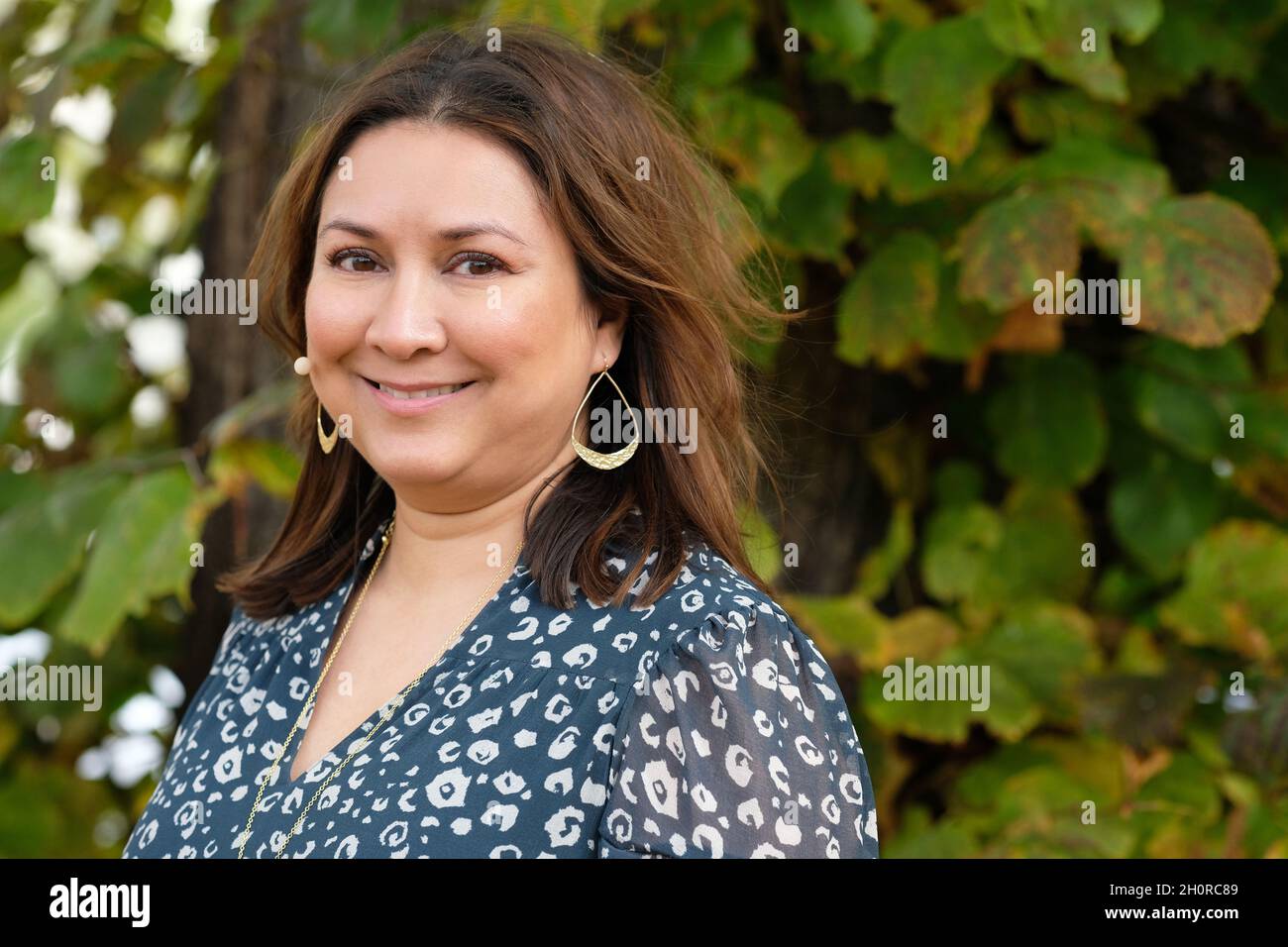 Cheltenham Literature Festival, Cheltenham, Großbritannien - Donnerstag, 14. Oktober 2021 - Ayesha Hazarika ehemaliger Parteiberater der Labour Party in Cheltenham - das Festival läuft bis Sonntag, 17. Oktober - Foto Steven May / Alamy Live News Stockfoto