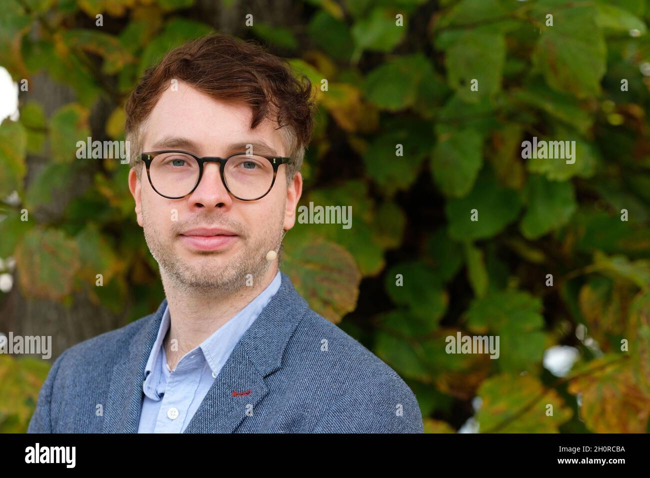 Cheltenham Literature Festival, Cheltenham, Großbritannien - Donnerstag, 14. Oktober 2021 - Sebastian Payne Autor und Journalist in Cheltenham - das Festival läuft bis Sonntag, 17. Oktober - die Buchverkäufe sind während der Pandemie in die Höhe geschnellt. Foto Steven May / Alamy Live News Stockfoto