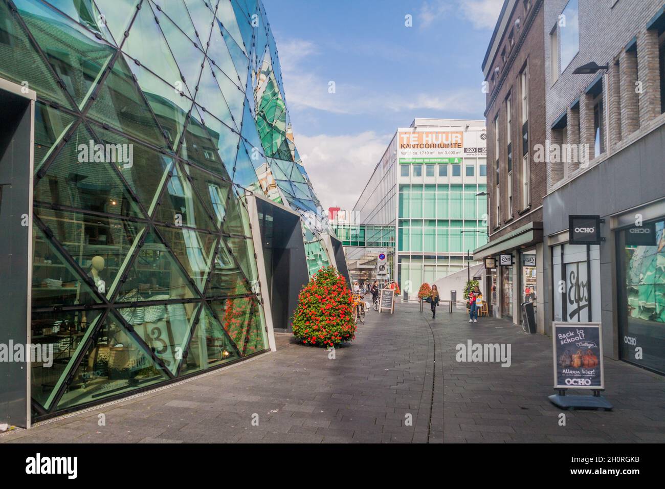 EINDHOVEN, NIEDERLANDE - 29. AUGUST 2016 modernes Architekturgebäude in Eindhoven Stockfoto