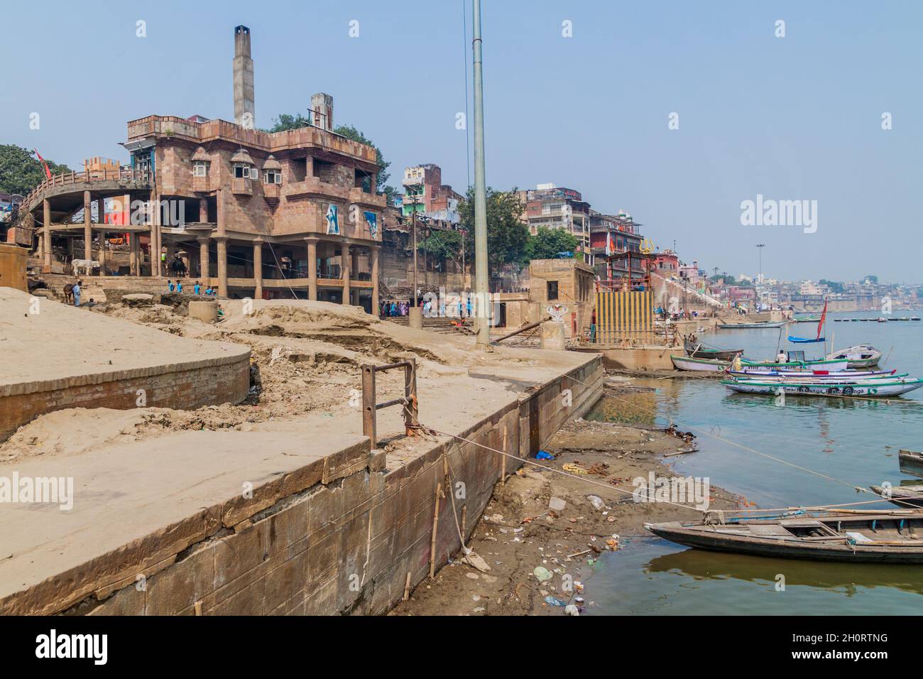 VARANASI, INDIEN - 25. OKTOBER 2016: Ansicht des elektrischen Krematoriums in Varanasi Indien Stockfoto