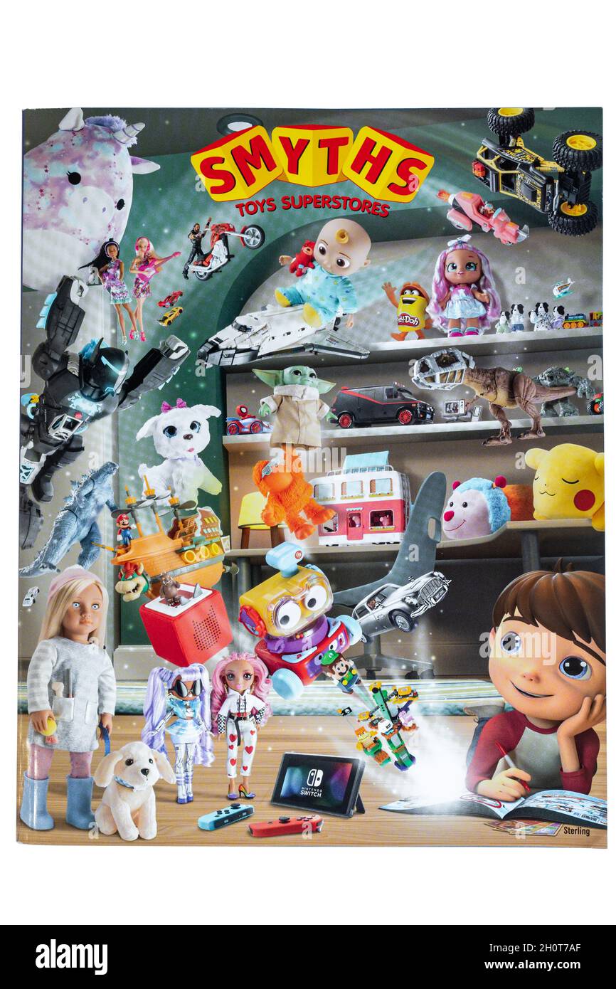 Aufgrund von Transportproblemen gibt es Bedenken hinsichtlich der Verfügbarkeit von Spielzeug für Weihnachtsgeschenke. Im Bild: Smyths Toys Katalog, Winter 2021, UK. Stockfoto