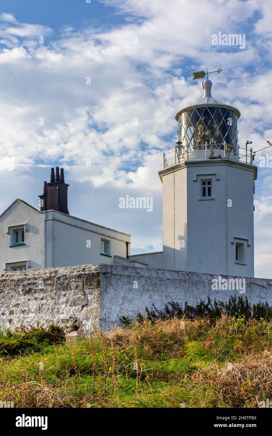 Lizard Point Lighthouse im Südwesten von Cornwall England, Großbritannien, wurde ursprünglich 1751 vom Gutsbesitzer Thomas Fonnereau am südlichen Punkt Großbritanniens erbaut. Stockfoto