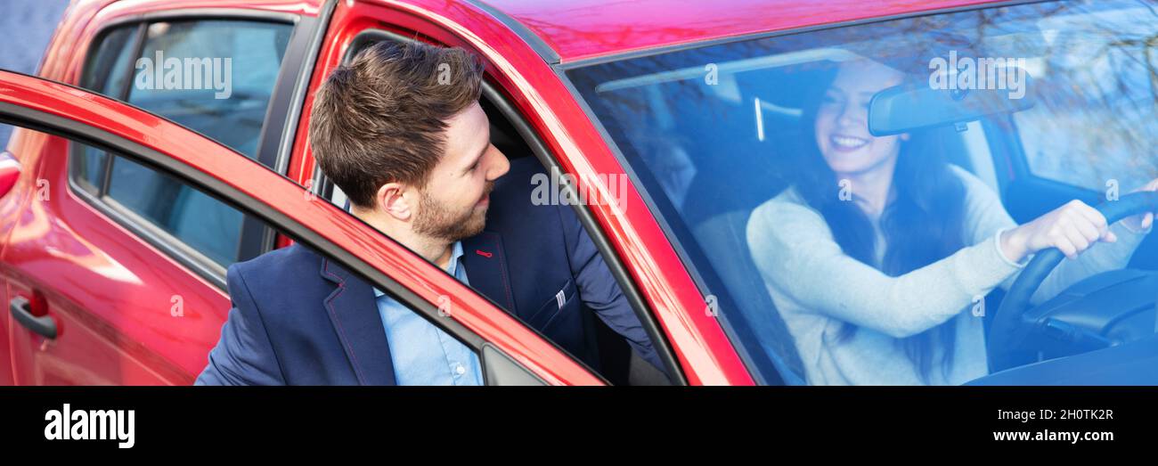 Gemeinsame Nutzung Der Fahrbahn Im Pool. Personen, Die Car Share Verwenden Stockfoto