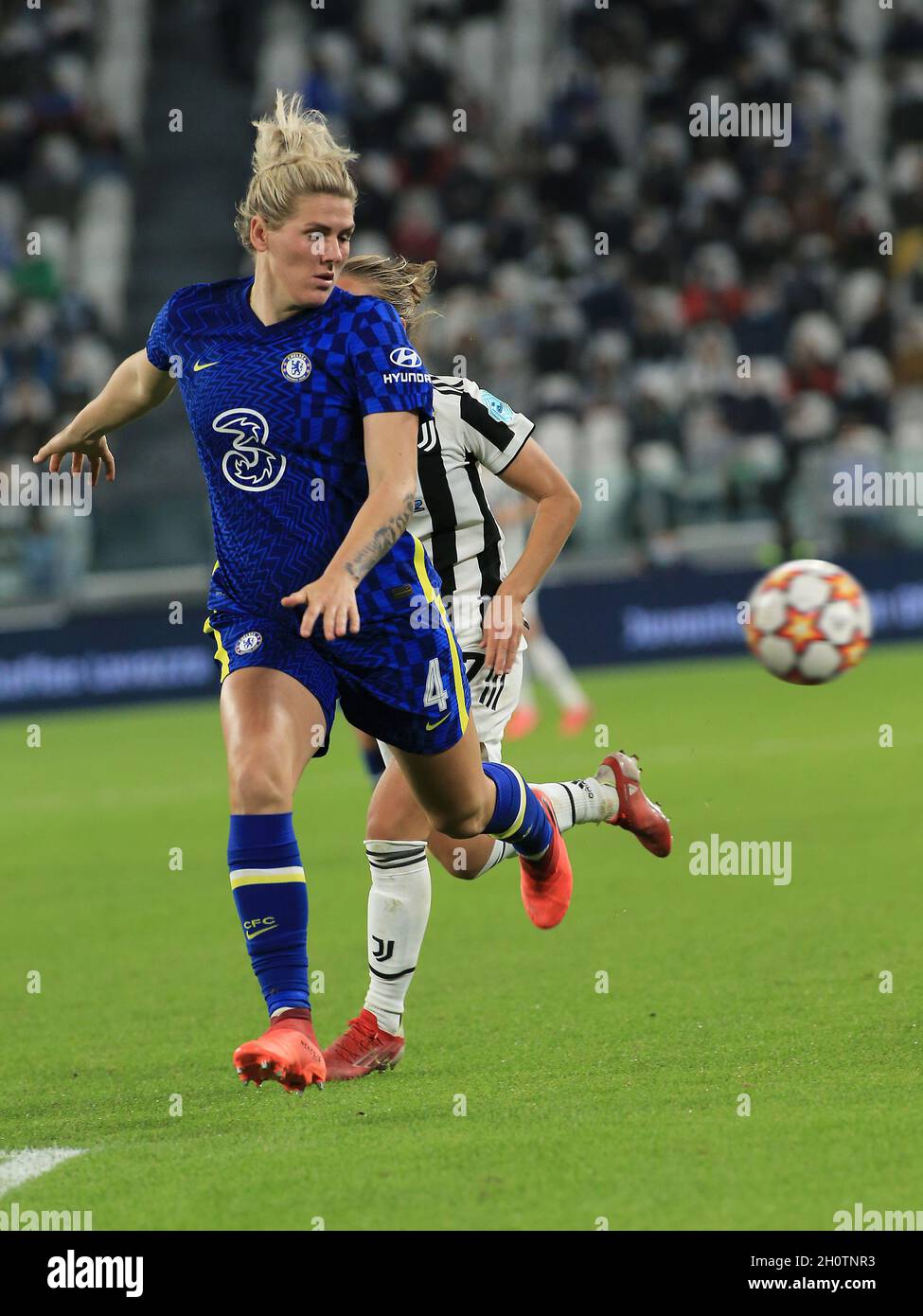 Turin, Italien. Oktober 2021. Millie Bright (Chelsea FC Women) während Juventus FC vs Chelsea, UEFA Champions League Frauen Fußballspiel in Turin, Italien, Oktober 13 2021 Quelle: Independent Photo Agency/Alamy Live News Stockfoto