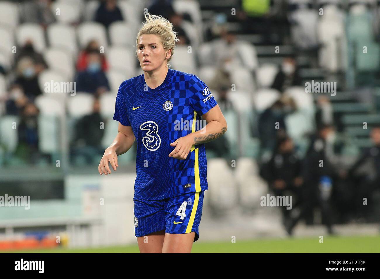 Turin, Italien. Oktober 2021. Millie Bright (Chelsea FC Women) während Juventus FC vs Chelsea, UEFA Champions League Frauen Fußballspiel in Turin, Italien, Oktober 13 2021 Quelle: Independent Photo Agency/Alamy Live News Stockfoto