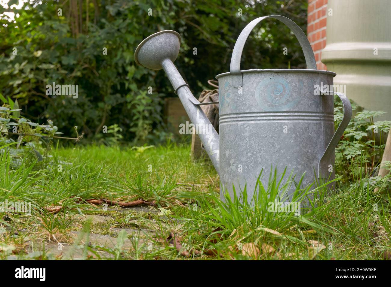 Watering zinc can Fotos und Bildmaterial in hoher Auflösung Alamy