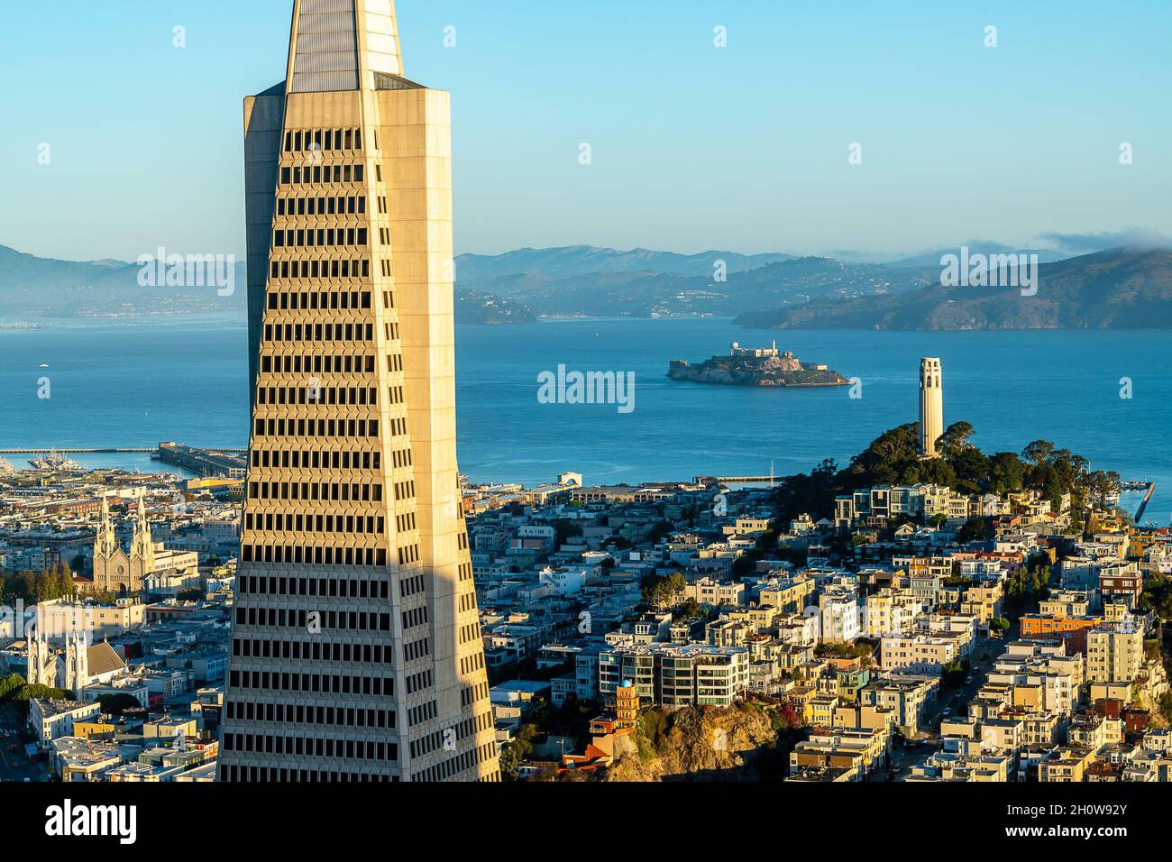 Sonnenaufgang über der Innenstadt von San Francisco Stockfoto