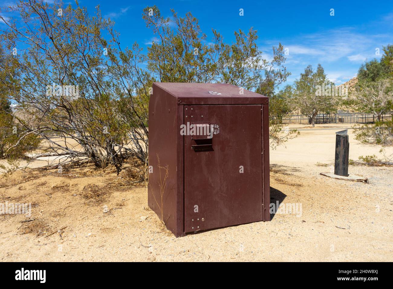 Lebensmittelschrank für den Campingplatz im Horsemen’s Center Park in Apple Valley, Kalifornien Stockfoto