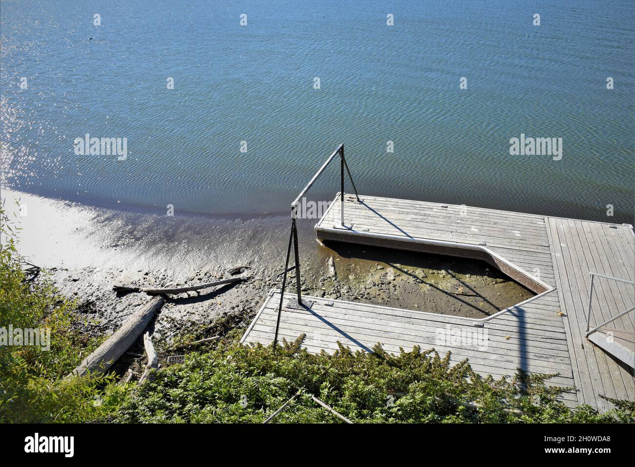 Niedrigwasser in klarem See Kalifornien, 2021 Stockfoto