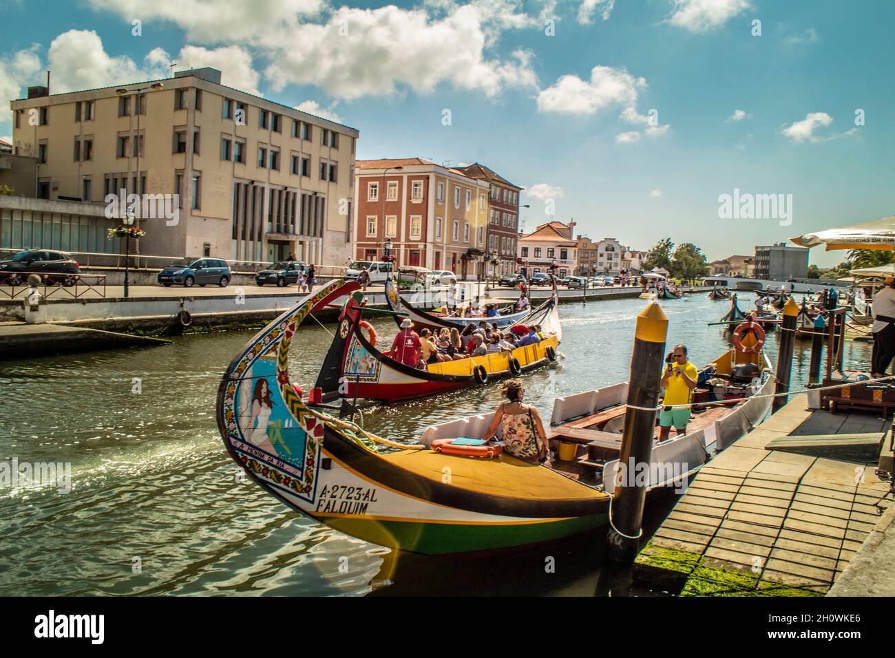 Portugal- 15 07 2018- Typische Boote aus der Stadt Aveiro mit dem Namen 'moliceiros' Stockfoto