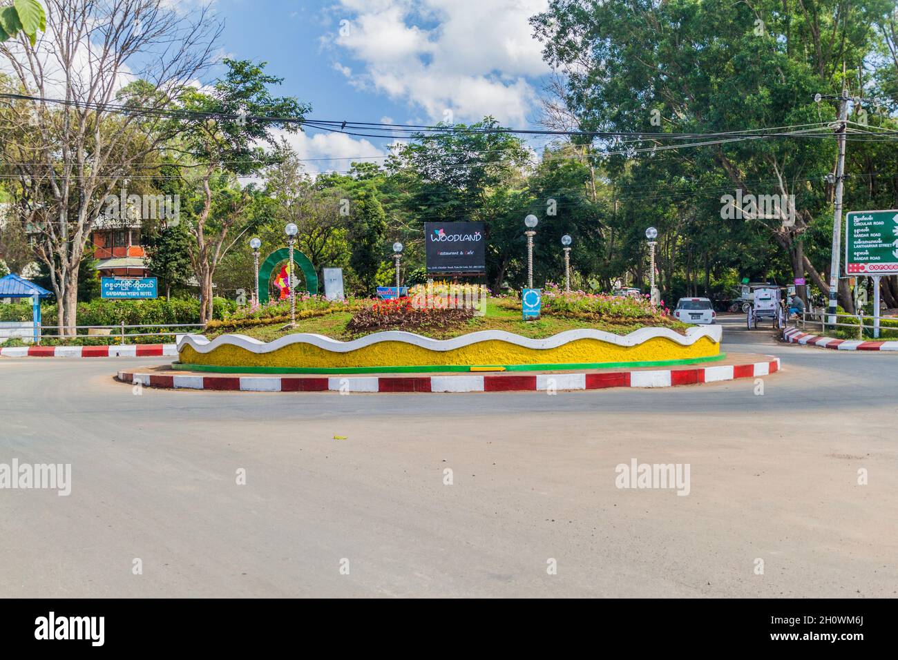 PYIN OO LWIN, MYANMAR - 29. NOVEMBER 2016: Kreisverkehr in der Stadt Pyin Oo Lwin, Myanmar Stockfoto