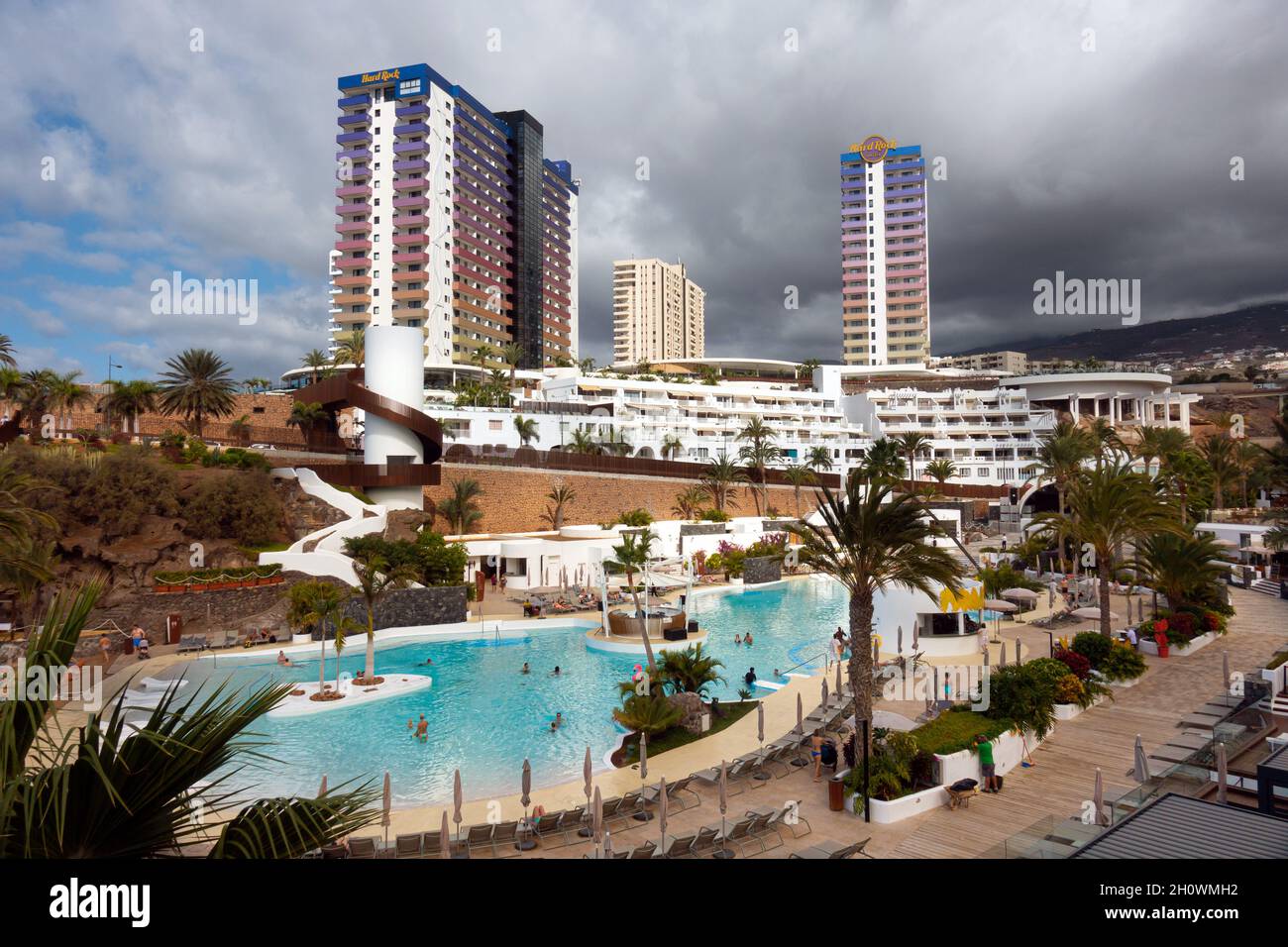Der Pool im Hard Rock Hotel in Playa Paraíso auf Teneriffa Stockfoto