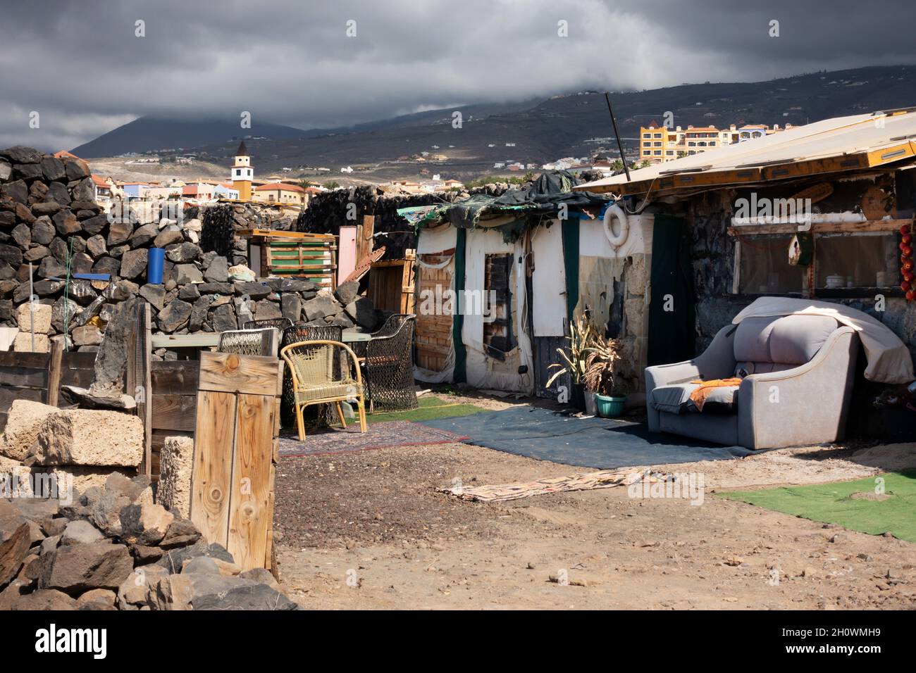 Hippie-Kommune-Hütten, die im Jahr 2019 illegal im Nationalpark La Caleta auf Teneriffa gebaut wurden Stockfoto