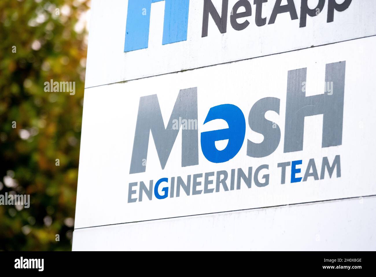Logo von Mesh Engineering vor ihrem Büro im Stuttgarter Maschinenpark in Vaihingen Stockfoto