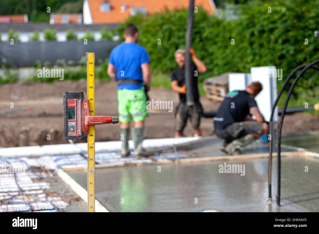 Ansicht der Baustelle, Laserebene im Vordergrund Stockfoto
