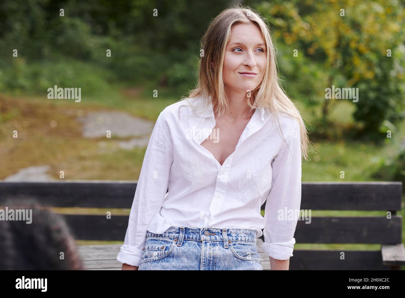 Porträt der jungen blonden Frau Stockfoto