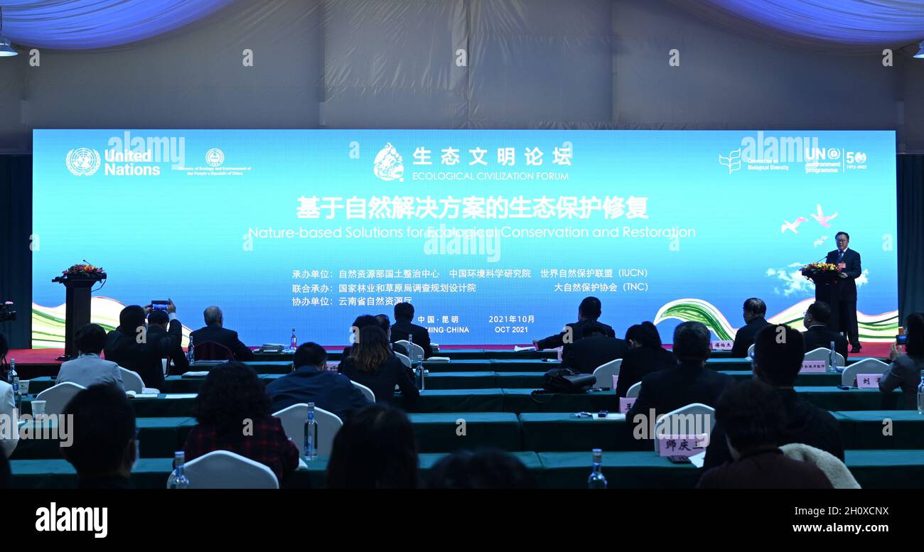 Kunming, Chinas Provinz Yunnan. Oktober 2021. Im Rahmen des Ökologischen Zivilisationsforums des ersten Teils der 15. Tagung der Vertragsstaatenkonferenz der Konvention über die biologische Vielfalt (COP15) in Kunming, Provinz Yunnan im Südwesten Chinas, findet am 14. Oktober 2021 ein Unterforum zum Thema „naturbasierte Lösungen für die ökologische Erhaltung und Restaurierung“ statt. Quelle: Chen Yehua/Xinhua/Alamy Live News Stockfoto