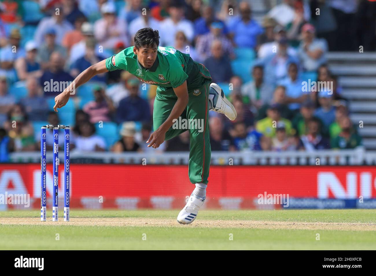 London, Großbritannien. Juni 2019. Der angladeschische Cricket-Spieler Mustafizur Rahman wurde während des 5. Spiels des ICC (International Cricket Council) Cricket World Cup zwischen Bangladesch und Südafrika auf dem Oval Cricket Ground in Großbritannien in Aktion gesehen. Bangladesch gewann mit 21 Läufen. (Foto von MD Manik/SOPA Images/Sipa USA) Quelle: SIPA USA/Alamy Live News Stockfoto