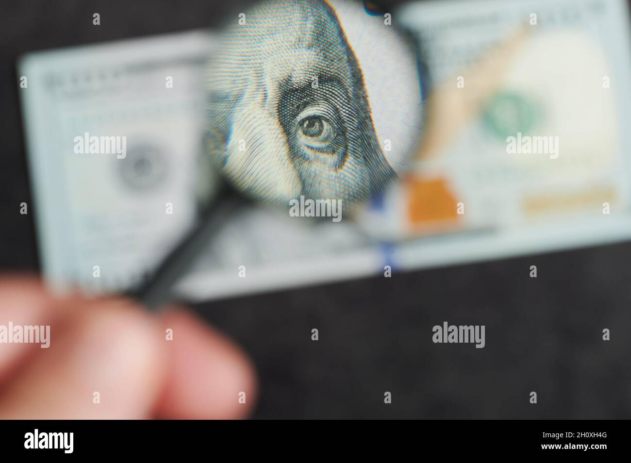 Auge von Präsident Franklin auf 100 Dollar US durch Lupe Blick wabbern Stockfoto