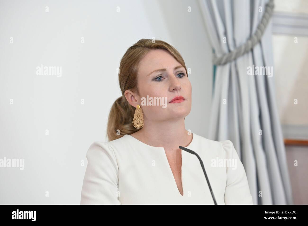 Wien, Österreich. Oktober 2021. Pressekonferenz Familienministerin Susanne Raab zum Thema "Familienpolitik und wirtschaftliche Auswirkungen der Erhöhung des Familienbonus und andere familienpolitische Maßnahmen der Steuerreform". Quelle: Franz Perc / Alamy Live News Stockfoto