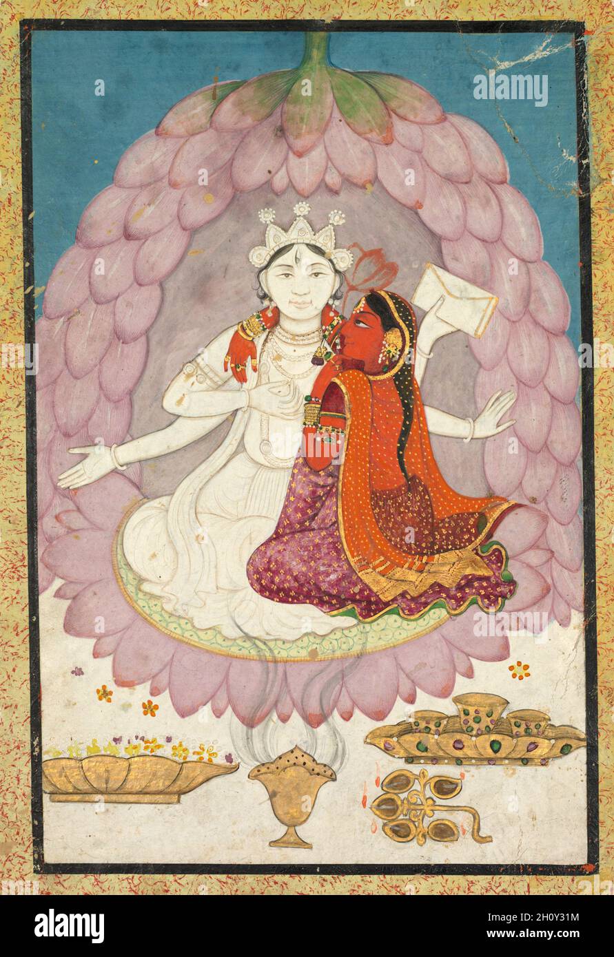 Shiva mit Sati in einer Lotusblüte, Anfang des 19. Jahrhunderts. Nordindien, Himachal Pradesh, Pahari Königreich Kangra. Gummitemperatur und Gold auf Papier; Blatt: 13.3 x 9 cm (5 1/4 x 3 9/16 Zoll). Shiva, die vierarmige Gottheit, hat das alles sehende dritte Auge in seiner Stirn und hält nur ein Manuskript. Am unteren Rand befinden sich Opfergaben von Blumen, Weihrauch, Öllampen und mit Schmuck verzierte Becher mit reinem Wasser oder Schnaps. Sein Lotusthron bildet einen privaten, geschlossenen Raum für Verliebte. Die rote Göttin auf seinem Schoß kann als Sati identifiziert werden, die ihn um den Hals umarmt. Stockfoto