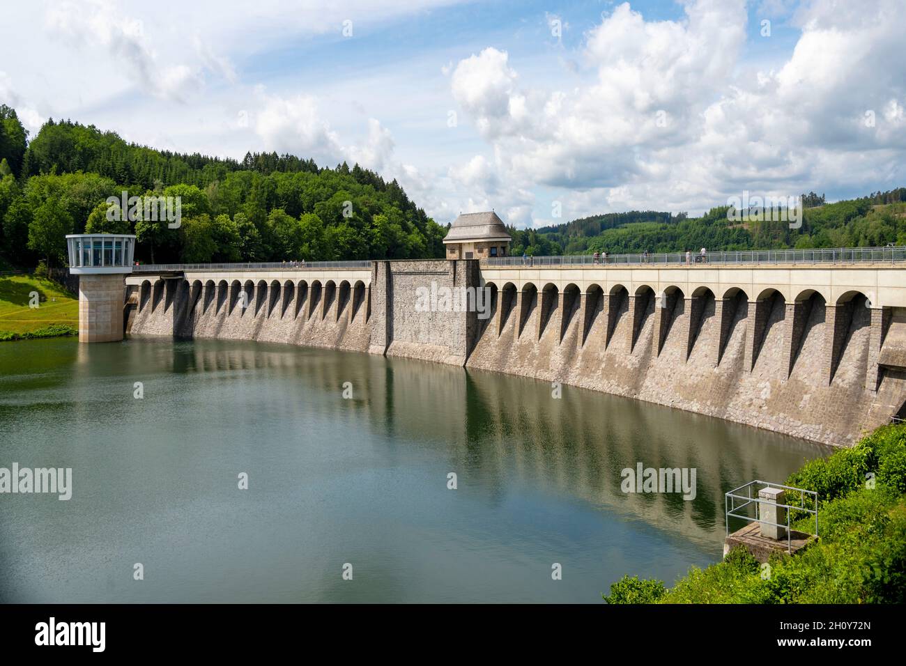 Deutschland, Attendorn, Staumauer der Listertalsperre, ein Seitenarm der 1965 bauten Biggetalsperre. Stockfoto