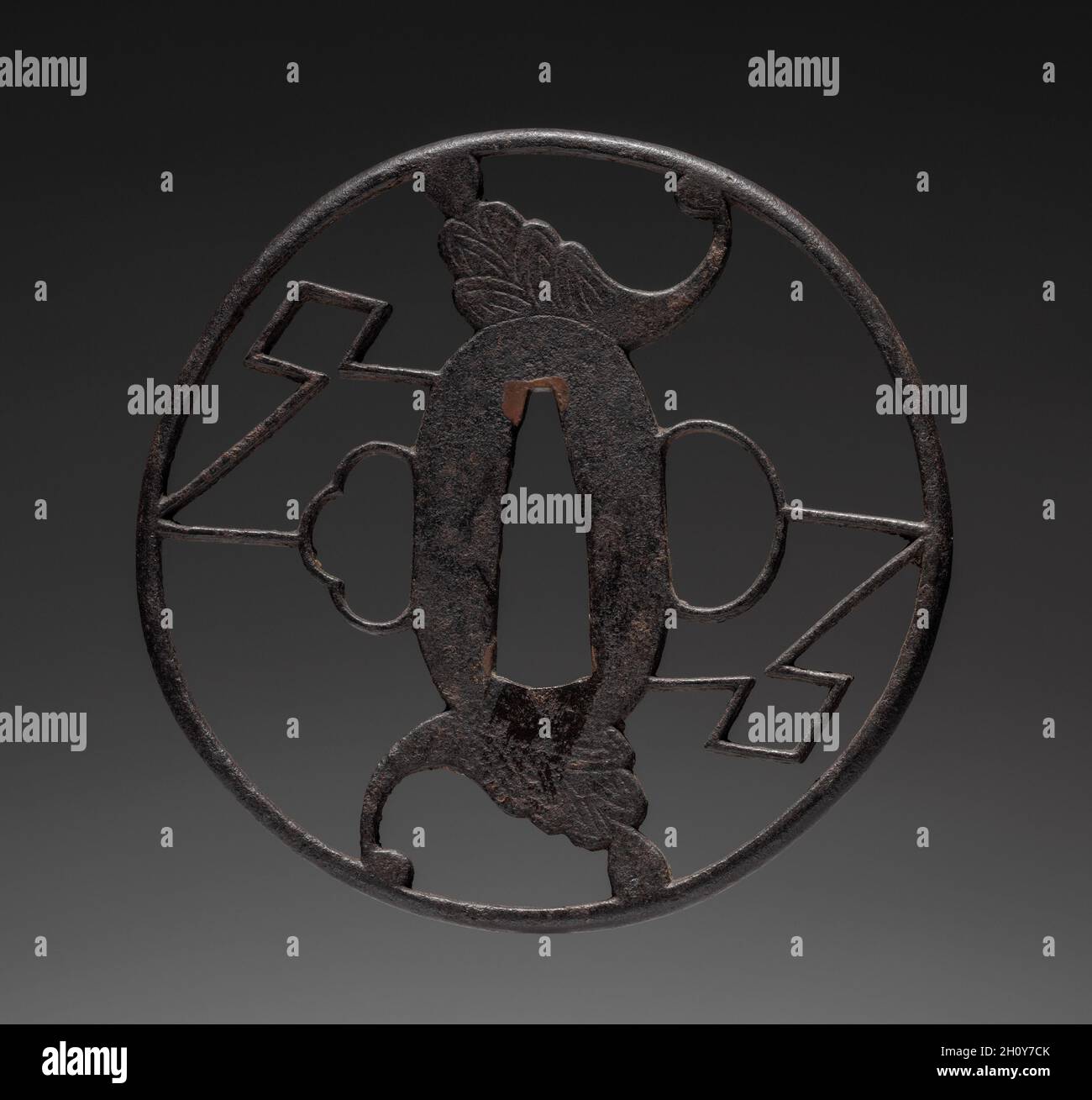 Schwertwächter, Anfang bis Mitte des 19. Jahrhunderts. Japan, Edo-Zeit (1615-1868). Eisen; Durchmesser: 7.7 cm (3 1/16 in.). Stockfoto