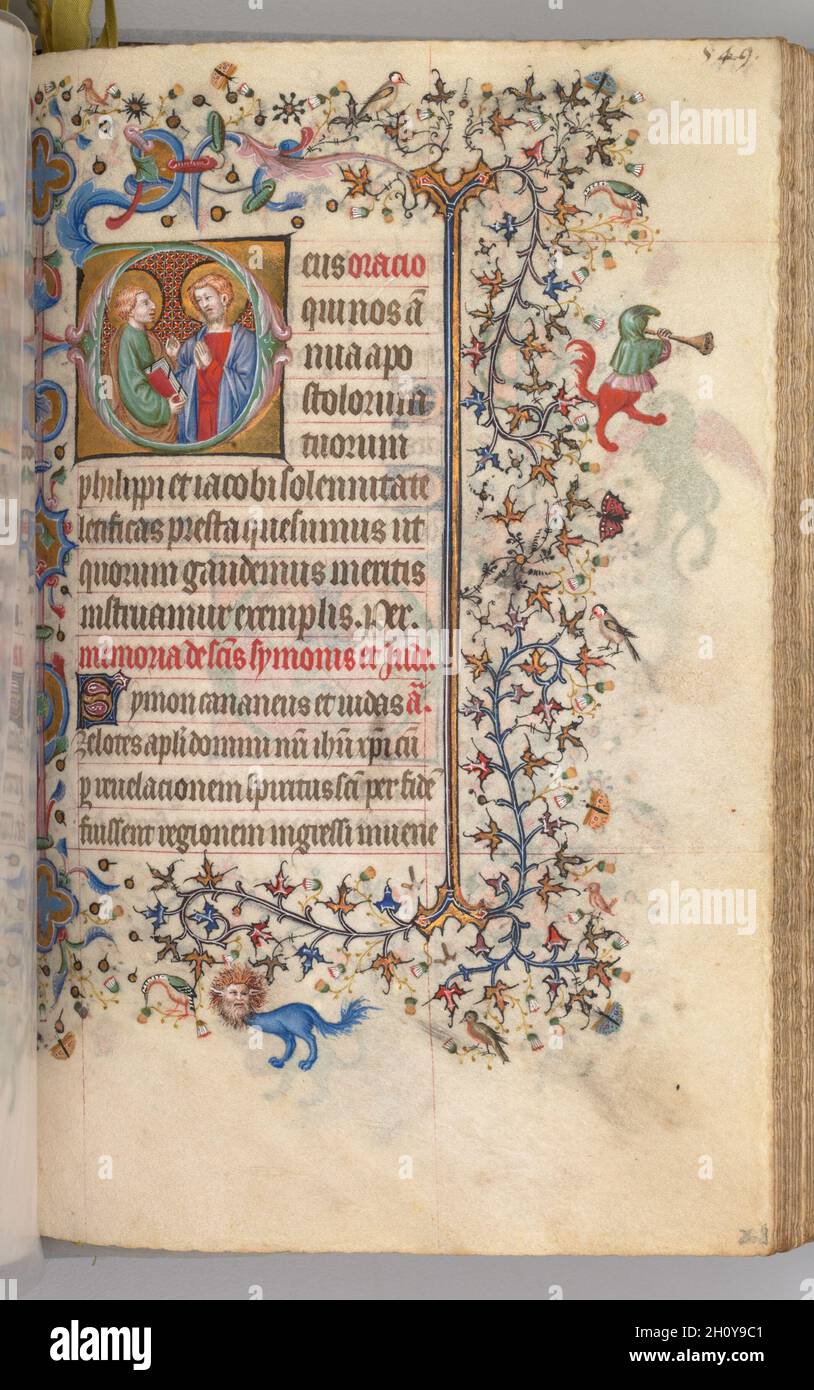 Stunden von Karl dem Noblen, König von Navarra (1361-1425): Fol. 269r, SS. Philip und James, c. 1405. Master of the Brussels Initials and Associates (Französisch). Tinte, Tempera und Gold auf Pergament; Codex: 20.3 x 15.7 x 7 cm (8 x 6 3/16 x 2 3/4 Zoll). Dieser wertvolle Band wurde offensichtlich von seinem Besitzer, dem in Frankreich geborenen König von Navarra, hochgeschätzt, der sein Wappen auf nicht weniger als zwanzig Folios malen ließ. Anstatt dieses Manuskript direkt aus einer bestimmten Werkstatt in Auftrag zu geben, scheint es, dass Charles der Noble sein Stundenbuch - vielleicht fertig für den Luxusmarkt - auf einem Tri erworben hat Stockfoto