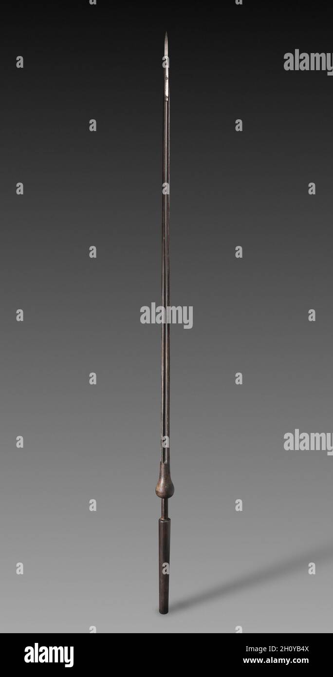 Tourney Lanze, vermutlich Ende 1800 s (im 16. Jahrhundert Stil). Nicht zugewiesene (Europäische), vermutlich aus dem späten 19. Jahrhundert (im 16. Jahrhundert Stil). Holz, fünf Dreschkorbabschnitte, rot lackiert und Weiß; Stahl; Gesamt: 278.2 cm (99 1/2 in.); Kopf: 12,6 cm (4 15/16 in.). Stockfoto