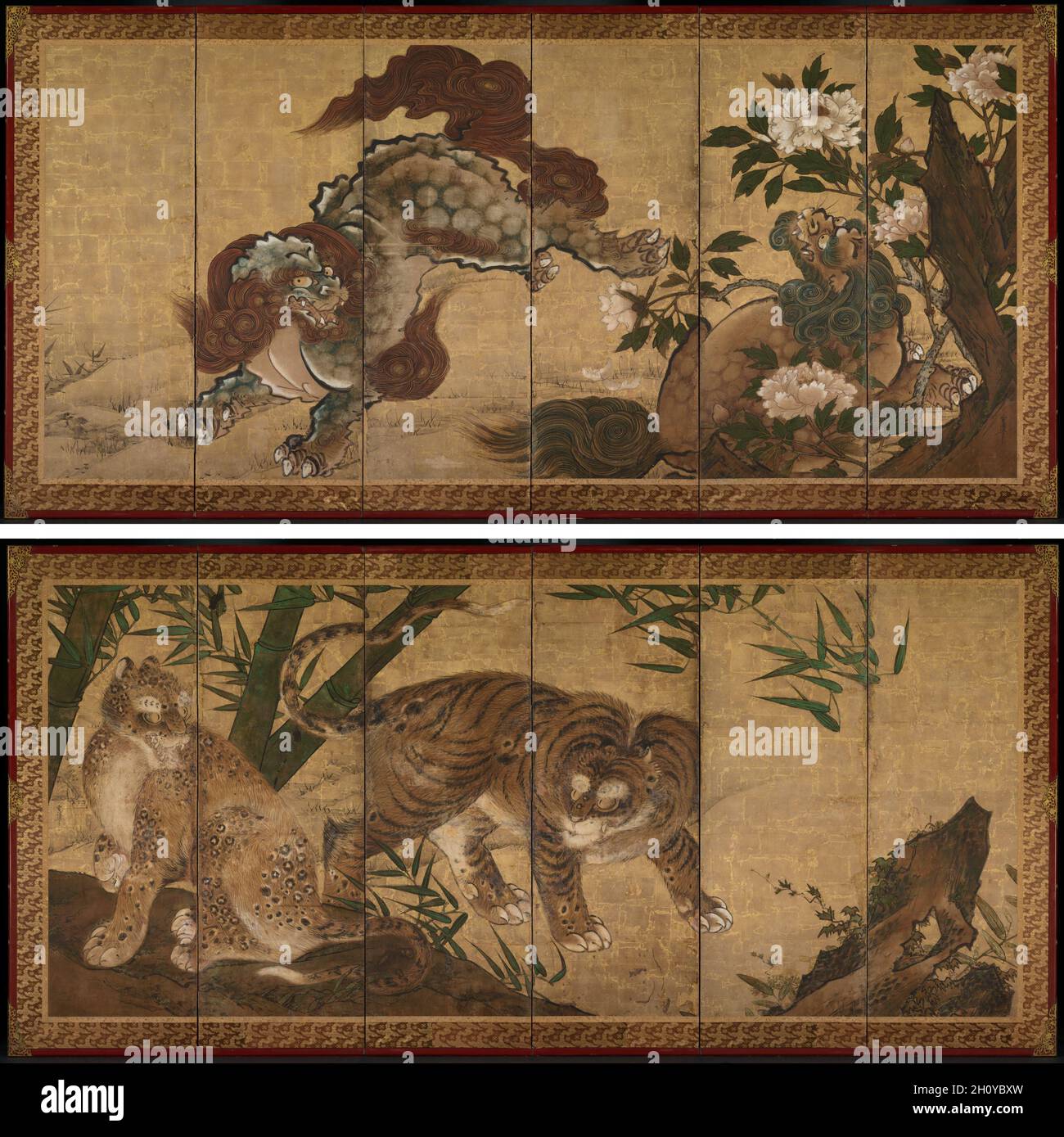 Löwen und Tiger in Peony und Bambus, 1668. Yamaguchi Sekkei (Japanisch, 1644-1732). Zwei sechsköpfige Faltscheiben; Tinte und Farbe auf vergoldetem Papier; Sekkei lebte und studierte Malerei in Kyoto im Kano-Schulstudio, dem Zentrum der traditionellen Malereitätigkeit in Japan seit 1500. Die Verwendung von Goldfolie als Kulisse für die herumtollen Tiere diente sowohl einer praktischen als auch einer dekorativen Funktion. Da traditionelle japanische Zimmer keine Fenster hatten, kam die Innenbeleuchtung von tragbaren Öllampen und Wachskerzen, deren Wirkung durch reflektierende Oberflächen verstärkt wurde. Stockfoto