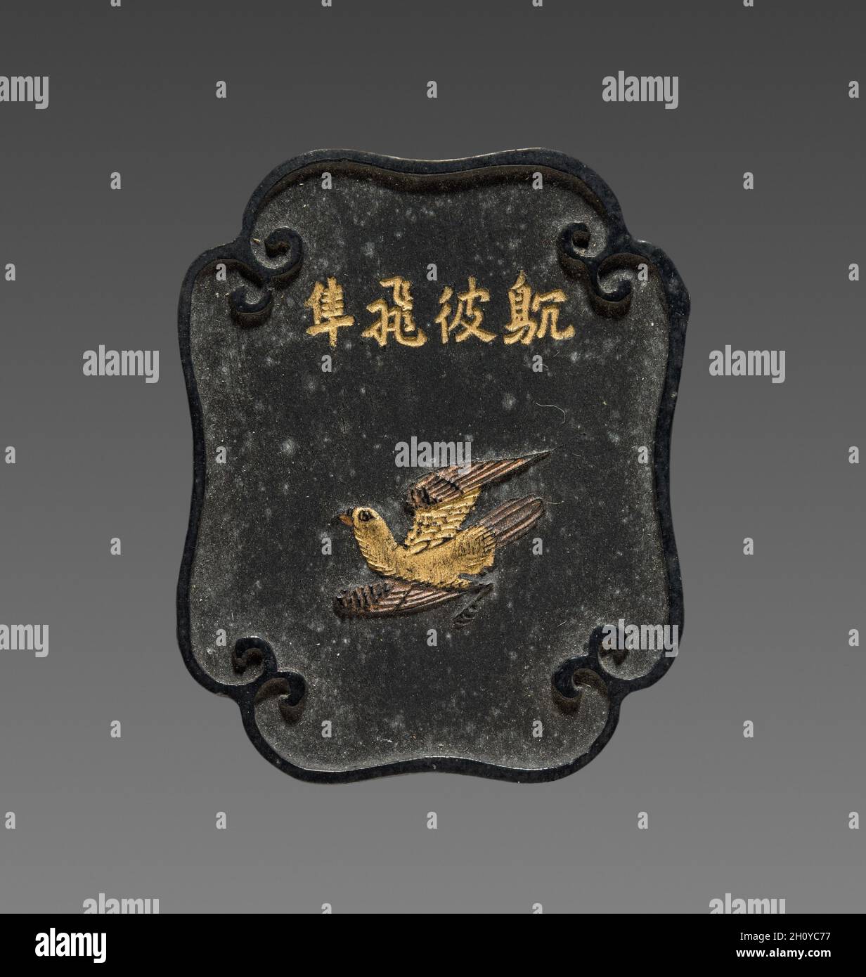Tinte Kuchen, 19. China, Qing Dynastie (1644-1911). Tinte Kuchen; gesamt: 4,4 x 3,6 cm (1 3/4 x 1 7/16 in.). Stockfoto