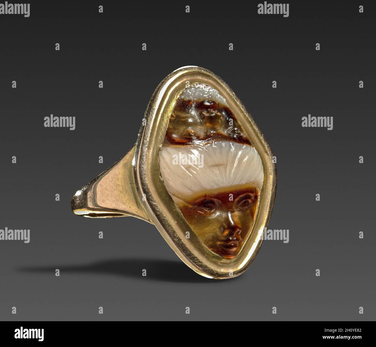 Ring, 1800. Europäische, 19. Durchmesser: 4.8 cm (1 7/8 in.). Stockfoto