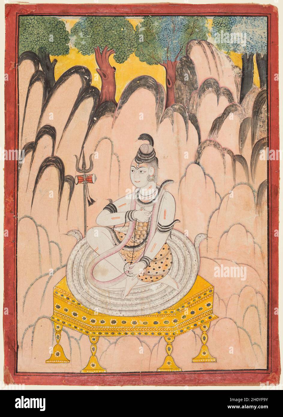 Shiva auf einem Thron in einer Landschaft, c. 1760. Nordindien, Himachal Pradesh, Pahari Königreich Chamba. Gummitemperatur auf Papier; Seite: 30.2 x 21.9 cm (11 7/8 x 8 5/8 Zoll); Bild: 28.3 x 19.8 cm (11 1/8 x 7 13/16 Zoll). Shiva wird auf Schlangen sitzend dargestellt, die auf einem königlichen Sitz zusammengerollt sind. Die Szene ist in einer felsigen bergigen Umgebung mit einer Reihe von Bäumen im Hintergrund. In den Gemälden von Chamba wird Shiva in der Regel mit einem weißen Teint in der Dreiviertelansicht dargestellt. Diese Formel ist seit über einem Jahrhundert mit wenigen Ausnahmen konsistent. Stockfoto