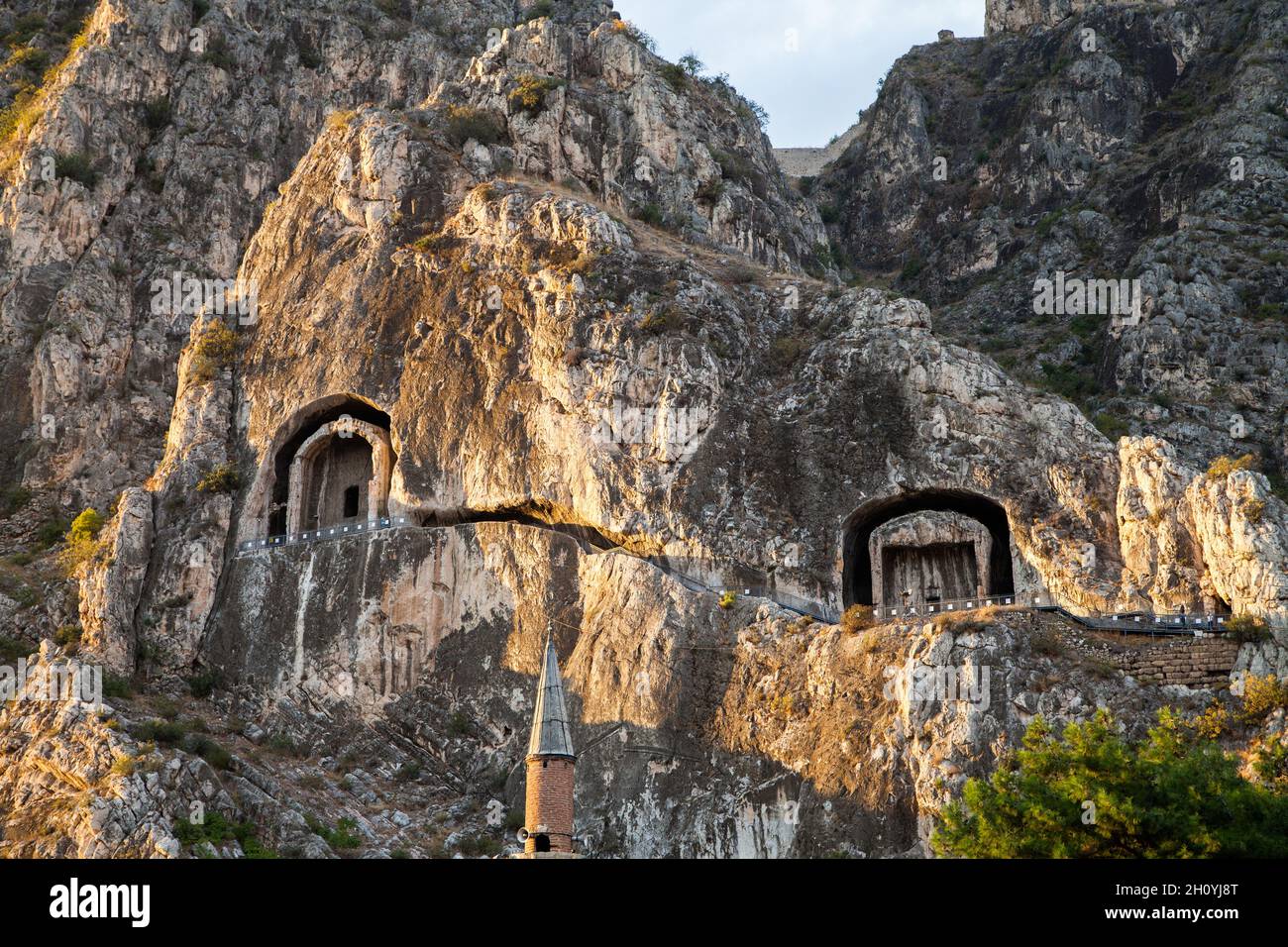 Blick auf die Felsengräber der Pontos Könige, Amasya, Türkei Land Stockfoto