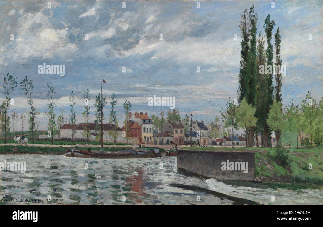The Lock at Pontoise, 1872. Camille Pissarro (Französisch, 1830-1903). Öl auf Stoff; gerahmt: 76.8 x 105.7 x 11.4 cm (30 1/4 x 41 5/8 x 4 1/2 Zoll); ungerahmt: 53 x 83 cm (20 7/8 x 32 11/16 Zoll). Pissarro war maßgeblich an der Entwicklung der radikal neuen impressionistischen Technik der Malerei schnell im Freien, um flüchtige Effekte von Licht und Atmosphäre zu erfassen. Das rauschende Wasser und der bewölkte Himmel in dieser Ansicht einer Flussschleuse in der Nähe des Hauses des Künstlers in Pontoise, einer ländlichen Gemeinde etwa 17 Meilen nordwestlich von Paris, werden mit schnellen, gebrochenen Pinselstrichen reiner Farbe wiedergegeben. Malen direkt auf Leinwand ohne Stockfoto