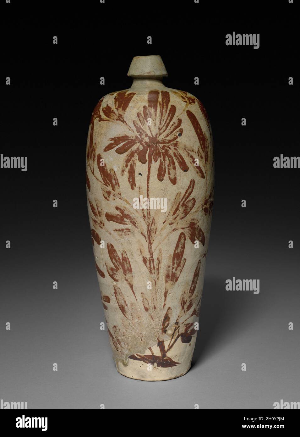 Vase: Cizhou ware, aus dem 12. Jahrhundert. China, der Nördlichen Song Dynastie (960-1127). Buff Steinzeug mit unterglasur Beschichtung; Insgesamt: 42,9 cm (16 7/8 in.). Stockfoto
