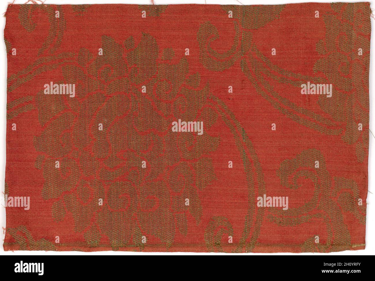 Textile Fragment, 1800. Japan, 19. Seide; Durchschnitt: 17,2 x 11,8 cm (6 3/4 x 4 5/8 in.). Stockfoto