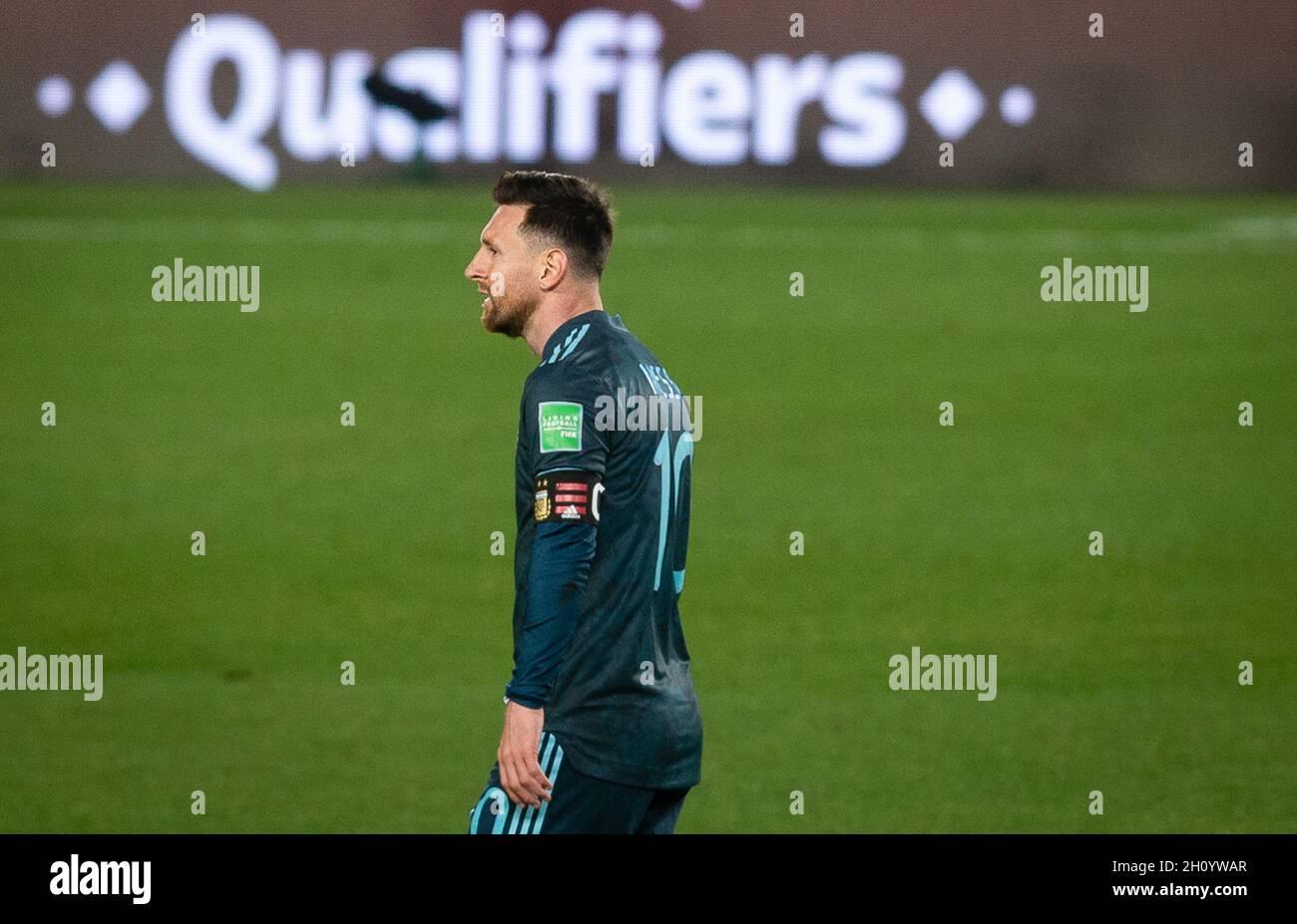 Buenos Aires, Argentinien. Oktober 2021. Lionel Messi beim FIFA World Cup Qatar 2022 Qualifikationsspiel zwischen Argentinien und Peru im El Monumental. Endergebnis; Argentinien 1:0 Peru. (Foto: Manuel Cortina/SOPA Images/Sipa USA) Quelle: SIPA USA/Alamy Live News Stockfoto