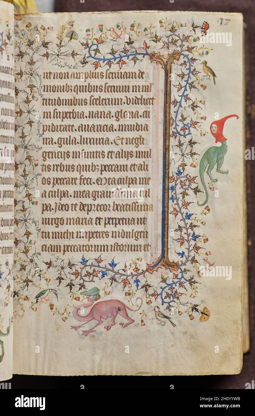 Stunden von Karl dem Noblen, König von Navarra (1361-1425): Fol. 19r, Text, c. 1405. Master of the Brussels Initials and Associates (Französisch). Tinte, Tempera und Gold auf Pergament; Codex: 20.3 x 15.7 x 7 cm (8 x 6 3/16 x 2 3/4 Zoll). Dieses wertvolle Buch wurde von seinem Besitzer, Karl III., König von Navarra, hochgeschätzt, einem in Frankreich geborenen Prinzen, dessen Wappen auf 20 Blättern gemalt ist. Charles besuchte Paris bei zahlreichen Gelegenheiten und erwarb wahrscheinlich diesen Band dort im Jahr 1404. Paris war damals das Zentrum des europäischen Buchhandels und zog Illuminatoren aus vielen Teilen Europas an. Dieses Manuskript repre Stockfoto