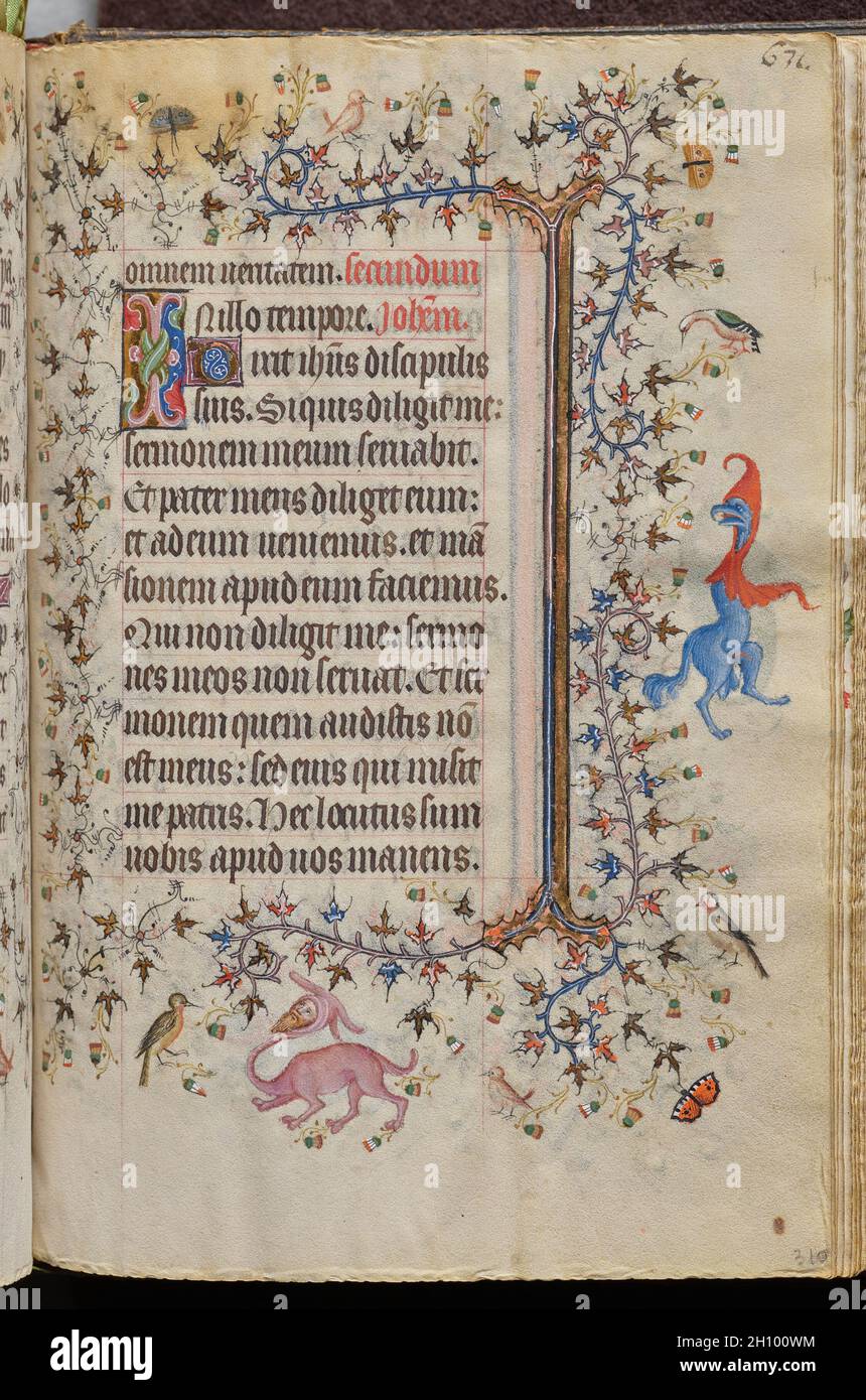 Stunden von Karl dem Noblen, König von Navarra (1361-1425), fol. 310rv, Text, c. 1405. Master of the Brussels Initials and Associates (Französisch). Tinte, Tempera und Gold auf Pergament; Codex: 20.3 x 15.7 x 7 cm (8 x 6 3/16 x 2 3/4 Zoll). Dieser wertvolle Band wurde offensichtlich von seinem Besitzer, dem in Frankreich geborenen König von Navarra, hochgeschätzt, der sein Wappen auf nicht weniger als zwanzig Folios malen ließ. Anstatt dieses Manuskript direkt aus einer bestimmten Werkstatt in Auftrag zu geben, scheint es, dass Charles der Noble sein Stundenbuch - vielleicht fertig für den Luxusmarkt - während einer Reise nach Paris in 1 erworben hat Stockfoto