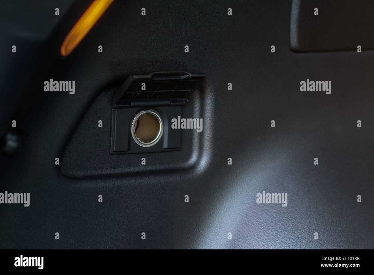 12v stecker -Fotos und -Bildmaterial in hoher Auflösung – Alamy