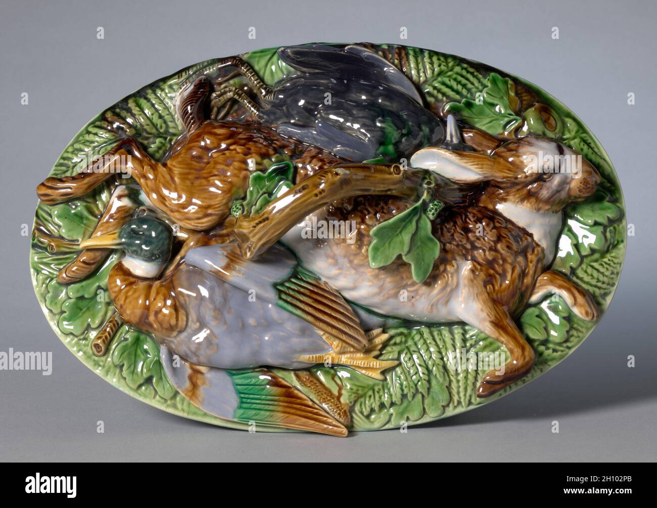 Tortengericht (Deckel), c. 1860-80. Minton Pottery and Porcelain Factory (Großbritannien). Steingut; insgesamt: 18.6 x 34.5 x 21.5 cm (7 5/16 x 13 9/16 x 8 7/16 Zoll). Stockfoto