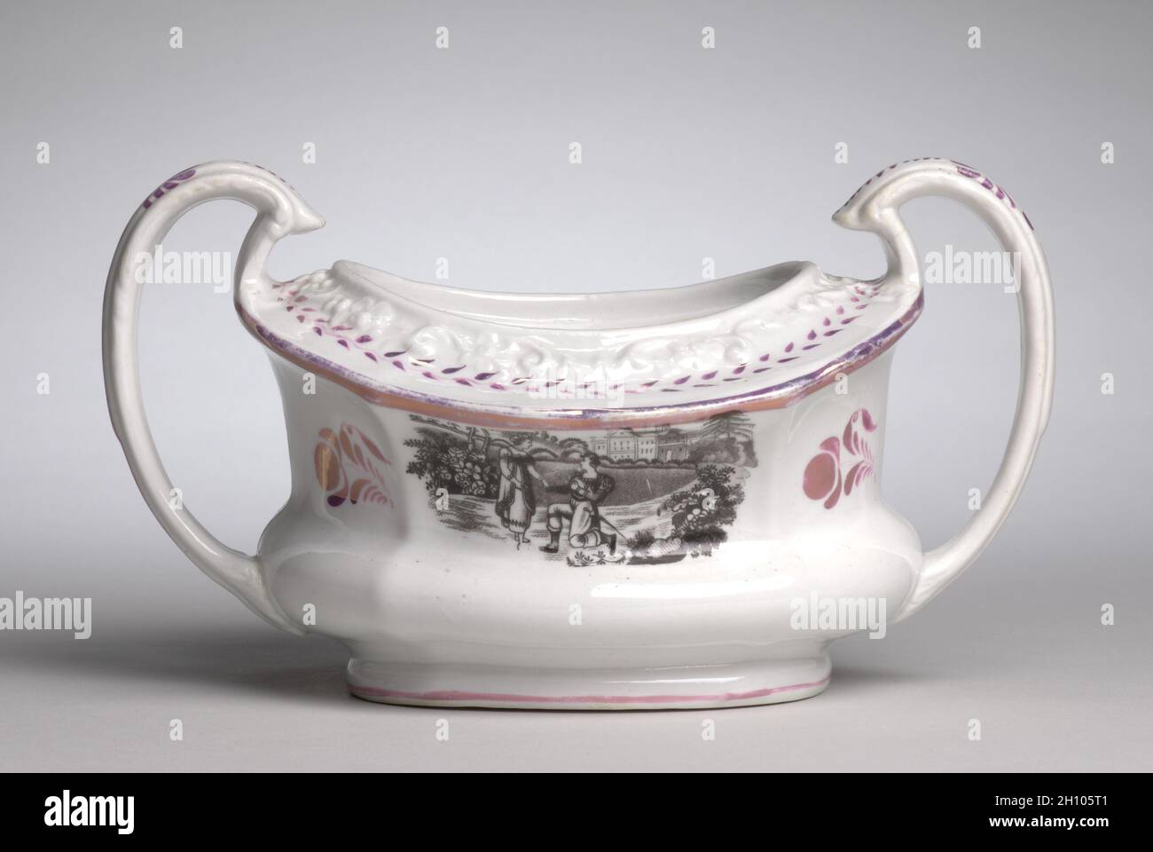 Zuckerdose und Deckel, c. 1800–1825. England. Steingut; insgesamt: 14.7 x 22.6 x 13.7 cm (5 13/16 x 8 7/8 x 5 3/8 Zoll). Stockfoto