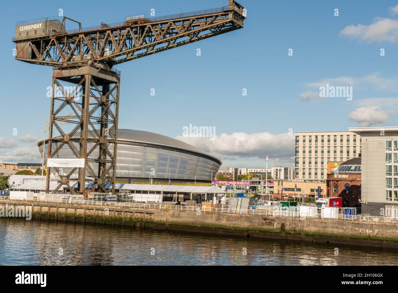 Am Finnieston Crane und an der Hydro werden temporäre Gebäude errichtet. Diese Veranstaltungsorte werden in der Blauen Zone sein, wenn Glasgow Gastgeber der UN COP26 ist. Stockfoto