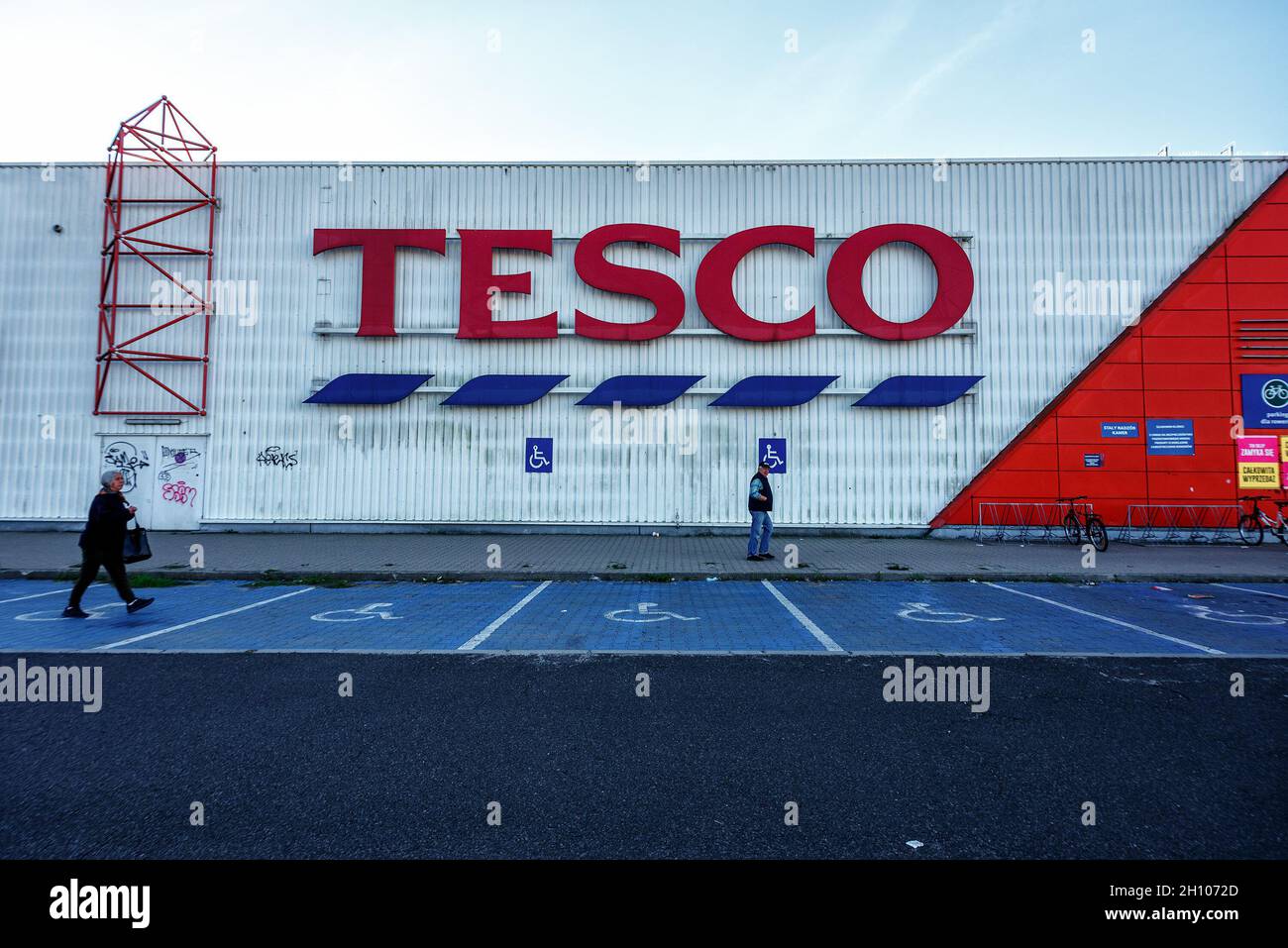 Tesco entlässt 900 Mitarbeiter und schließt den Online-Shop, da der Rückzug aus Polen abgeschlossen ist Stockfoto