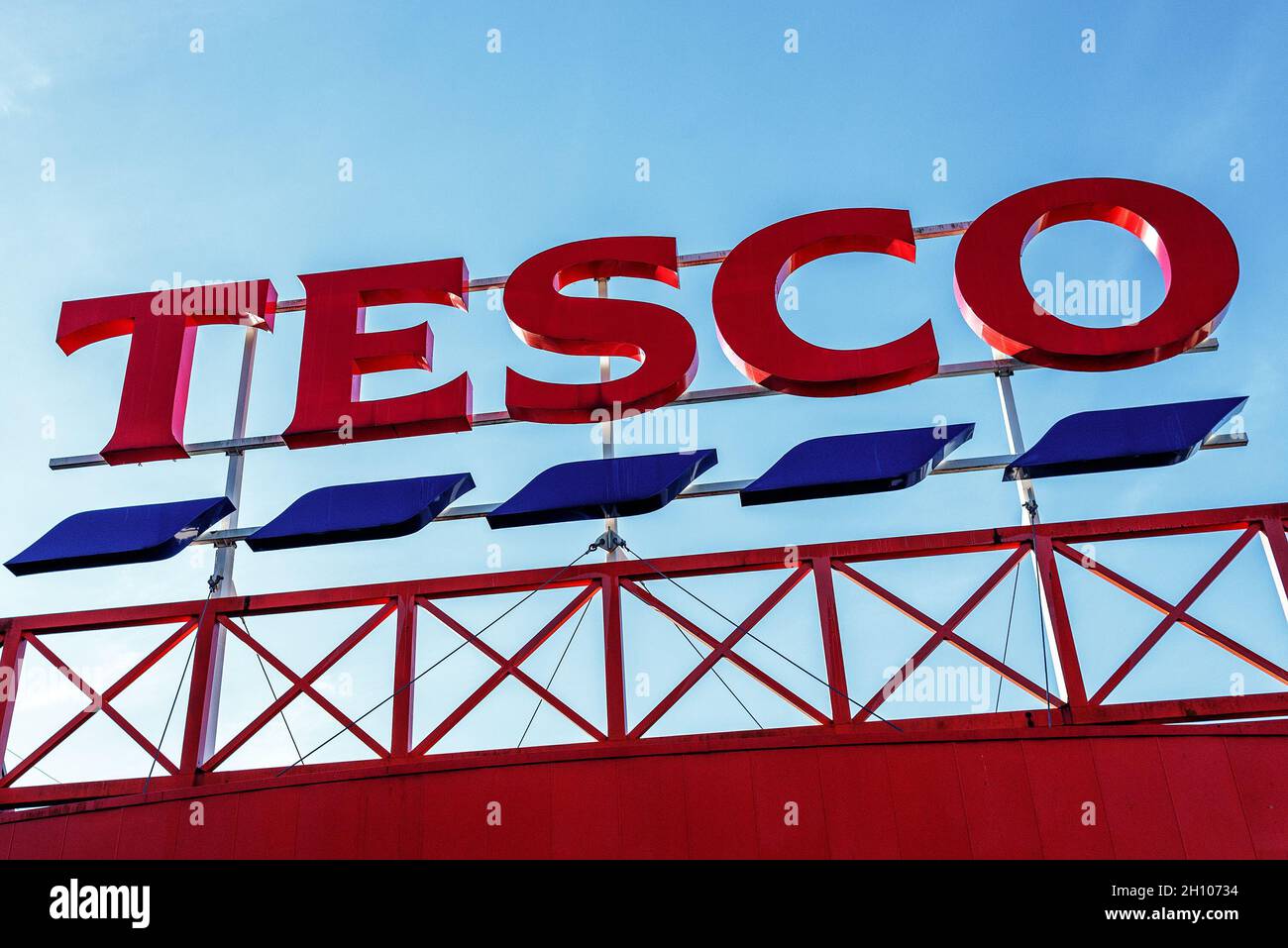 Tesco schließt Geschäft in Warschau, da der Rückzug aus Polen abgeschlossen wird Stockfoto