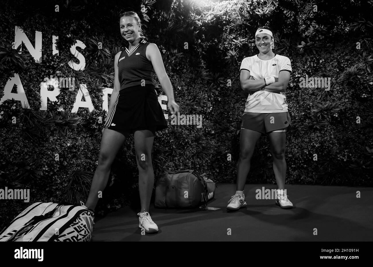 Indian Wells, USA. Oktober 2021. Anet Kontaveit aus Estland und Ons Jabeur aus Tunesien vor dem Viertelfinale beim Tennisturnier 2021 der BNP Paribas Open WTA 1000 am 14. Oktober 2021 im Indian Wells Tennis Garden in Indian Wells, USA - Foto: Rob Prange/DPPI/LiveMedia Kredit: Unabhängige Fotoagentur/Alamy Live News Stockfoto