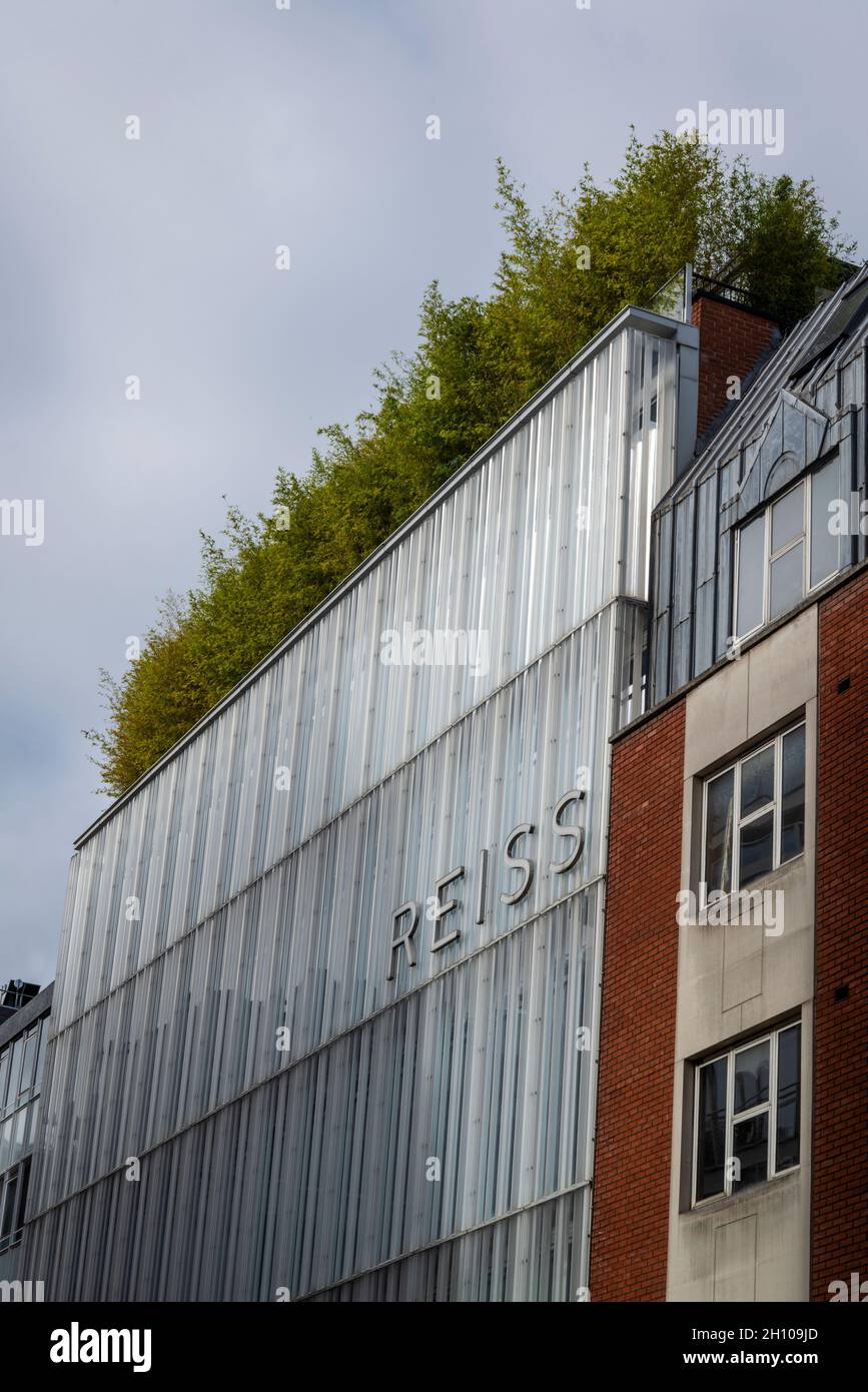 Reiss Hauptniederlassung mit Bäumen auf dem Dach, Marylebone, City of Westminster, London, England, VEREINIGTES KÖNIGREICH Stockfoto