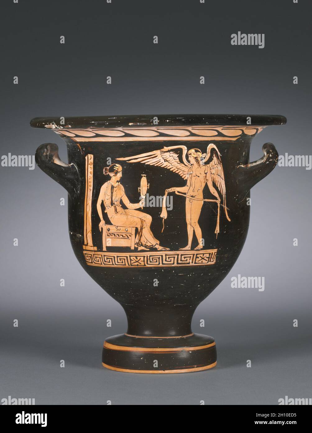 Bell Krater (Mischgefäß) mit roter Abbildung: Aphrodite und Eros, c. 370-360 V. CHR. Zugeschrieben Grazer Maler (Süditalienisch, Apulien, aktive c. 380-360 V. CHR.). Keramik; insgesamt 30.5 cm (12 in.). Stockfoto